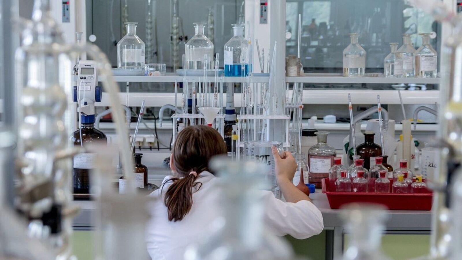 Intellia pauses Phase 3 CRISPR trial as patient develops serious liver reaction to therapy called nex-z